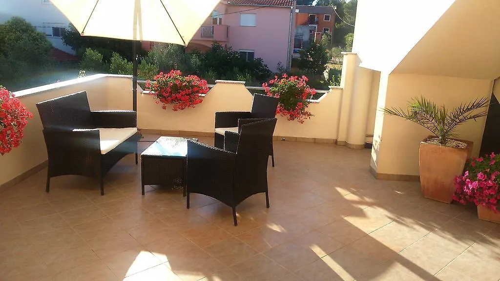 Apartments Danijela ザダル
