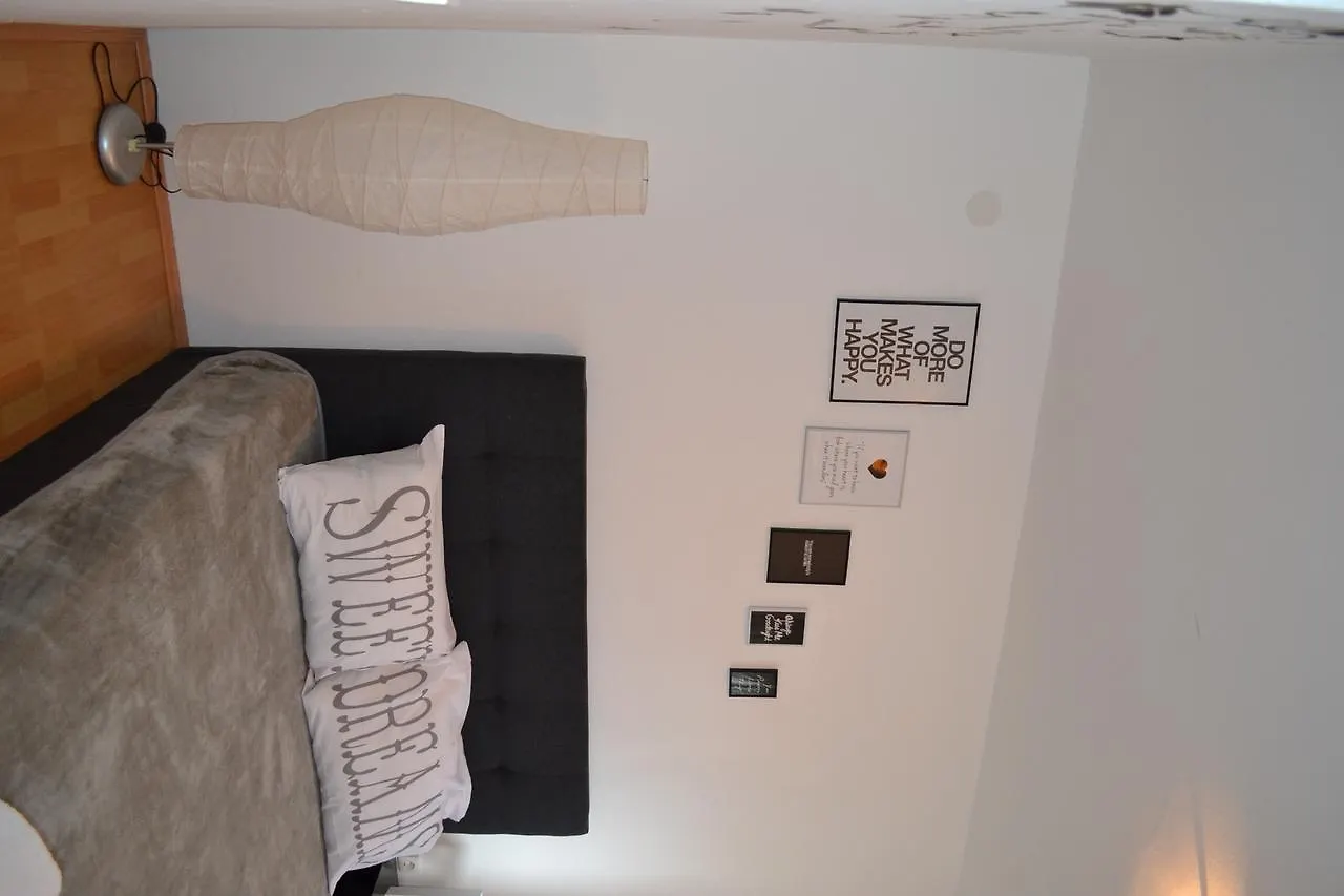 Apartments Danijela ザダル